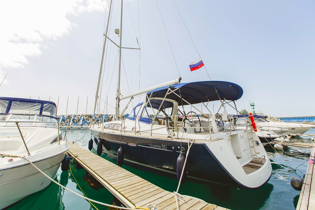 Аренда парусной яхты BENETEAU OCEANIS 50 в Сочи